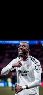 特伦特追身三分带领雄鹿打出8-2攻击波，追平比分打停掘金